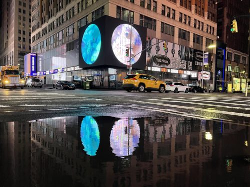 A picture containing outdoor, street, light, city Description automatically generated