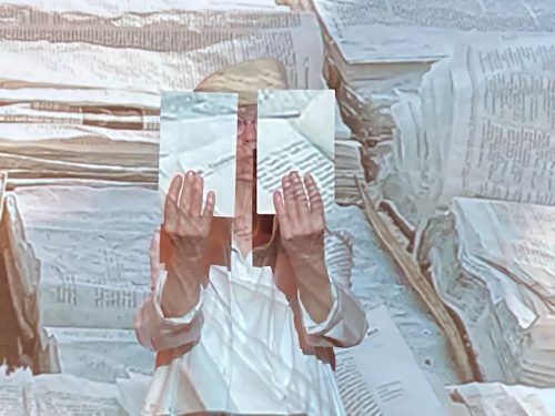 A picture containing text, baby bed Description automatically generated