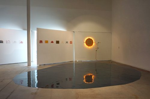 A room with a large pool of water Description automatically generated