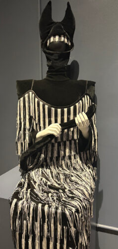 Ten Yards, Black and White
